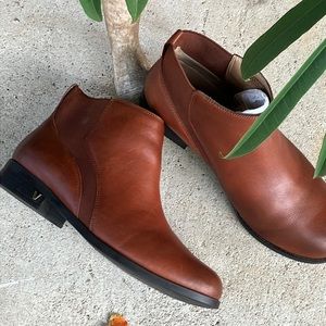 Vionic Chelsea style boot